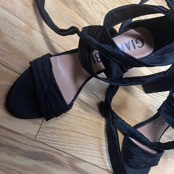 Gianni Bini
Astraahh Ankle Wrap Block Heel Sandals worn once super cute - - Picture 4 of 6